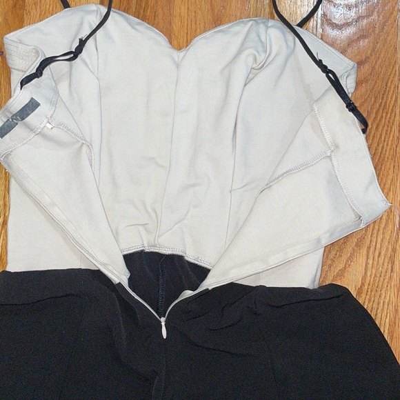 NEW Guess flare bottom Romper Shorts sz M - Picture 10 of 15